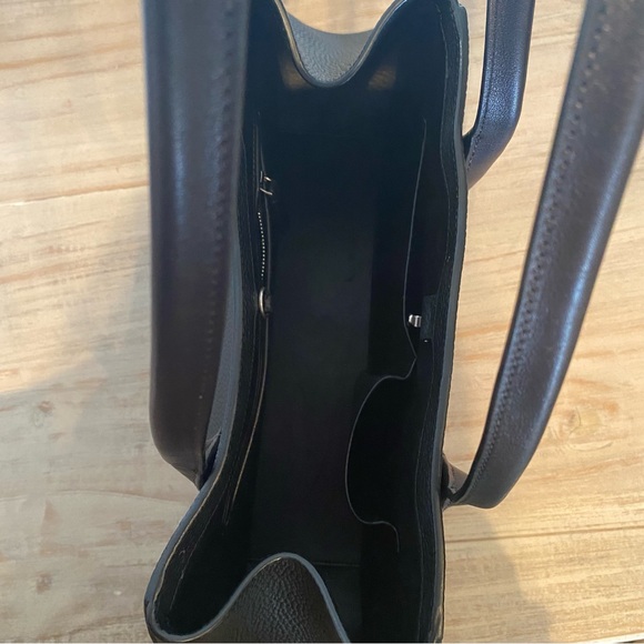 The Row Alger Geometric Shoulder Bag in Leather - Picture 3 of 6